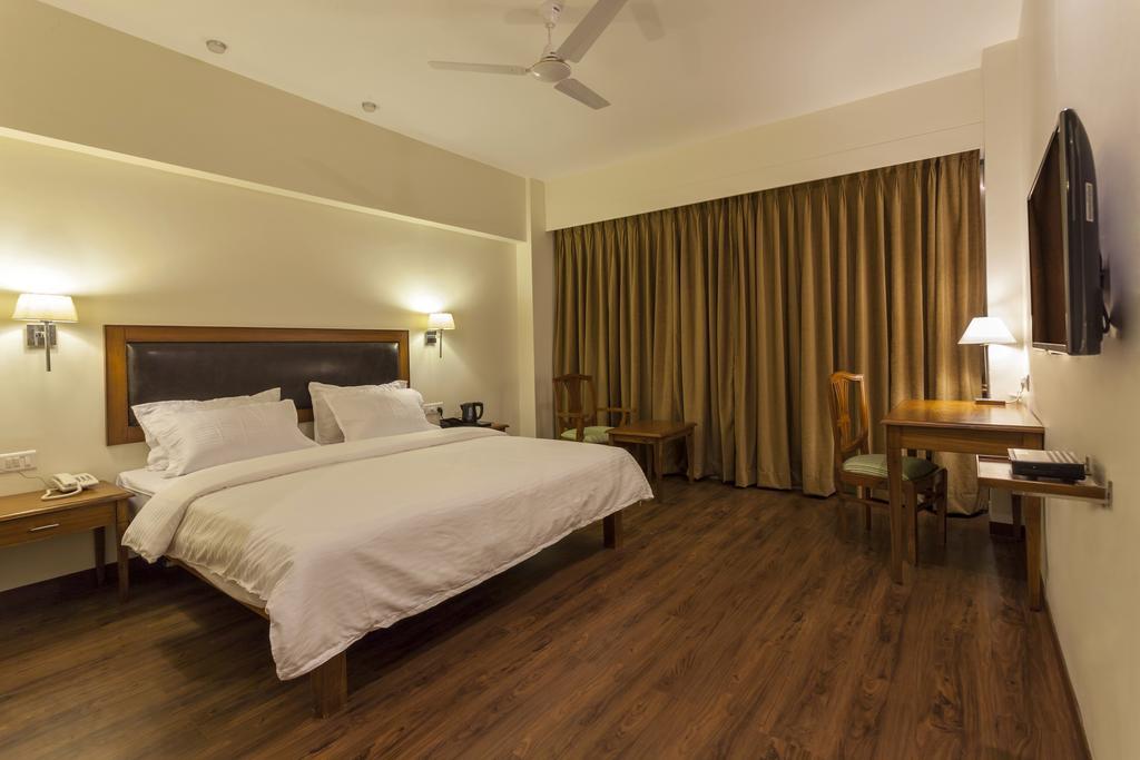 Krishna Inn 콜라푸르 객실 사진