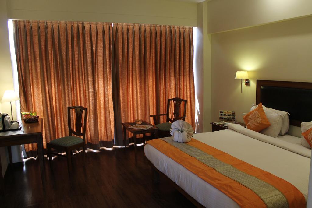 Krishna Inn 콜라푸르 객실 사진