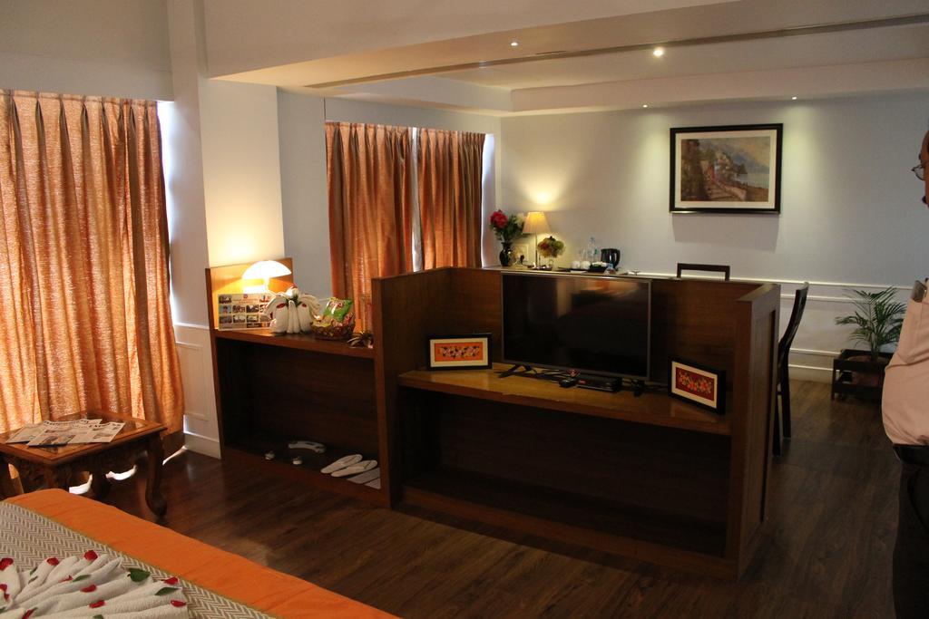 Krishna Inn 콜라푸르 객실 사진