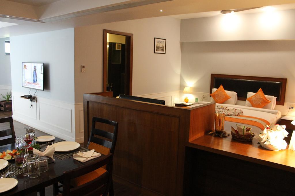 Krishna Inn 콜라푸르 객실 사진